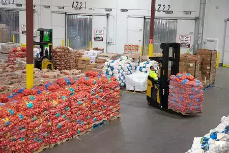 Montacargas Retráctil 2022  Yale NR040EC (6)
