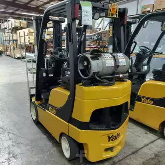 Montacargas diésel 2017  Yale GC040SVX (3)