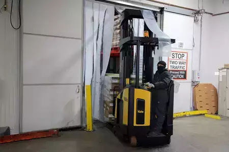 Reach Trucks 2022  Yale NR045EC (1)
