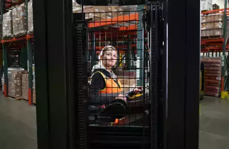 Reach Trucks 2022  Yale NR045EC (4)