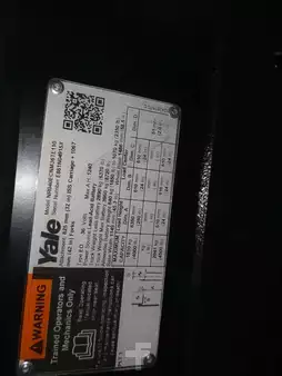Montacargas Retráctil 2023  Yale NR040EC (2)