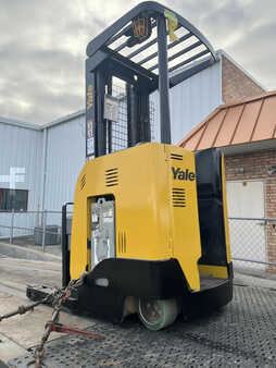Reach Trucks 2017  Yale NR035DB (1)