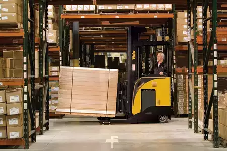 Reach Trucks 2019  Yale NR045EB (1)