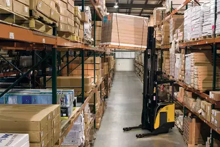 Reach Trucks 2019  Yale NR045EB (2)