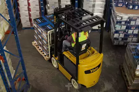 Montacargas Eléctrico (4 ruedas) 2018  Yale ERC040VA (1)