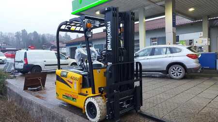Eléctrico - 3 rodas 2021  Hyster Yale Maximal Forklift Electric 2 Tons, 3 wheel (8)