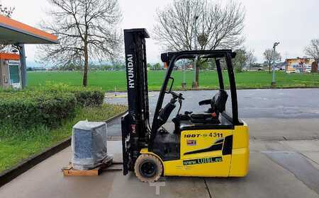 Chariot 3 roues électrique 2016  Hyundai 18 BT-9, 1,8 ton electric forklift, Triplex 5,5m (1)