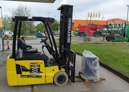 Chariots électriques à 3 roues 2016  Hyundai 18 BT-9, 1,8 ton electric forklift, Triplex 5,5m (4)