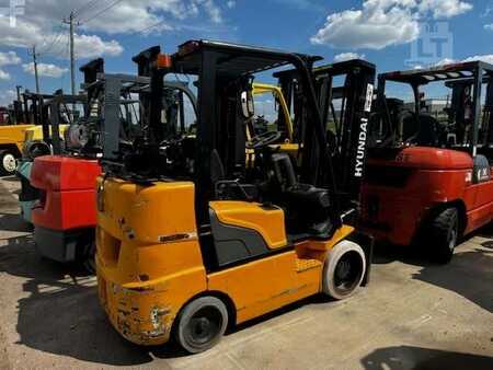 Carretilla elevadora GLP 2012  Hyundai 30LC-7A (1)