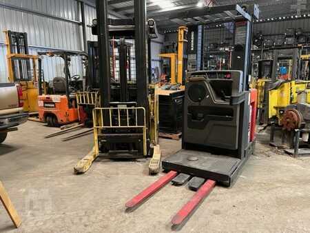 Horizontal order picker - Raymond 520OPC30TT (2)