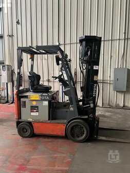 Montacargas diésel 2011  Toyota 8FBCU25 (1)