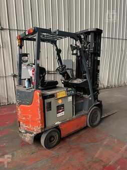 Montacargas diésel 2011  Toyota 8FBCU25 (2)