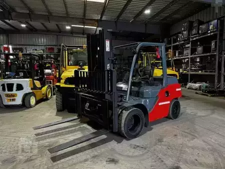 Diesel Forklifts 2014  Toyota 8FD40U (1)