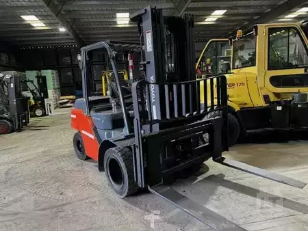 Diesel Forklifts 2014  Toyota 8FD40U (5)