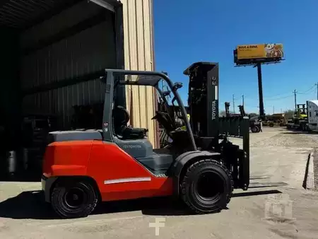 Diesel Forklifts 2015  Toyota 8FD50U (1)