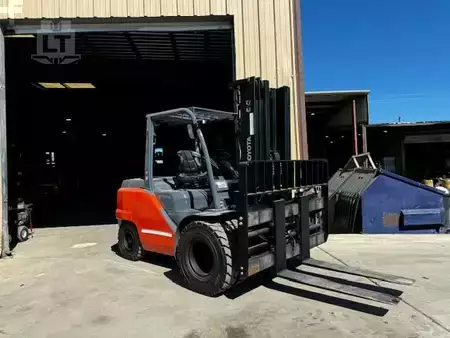 Diesel Forklifts 2015  Toyota 8FD50U (3)