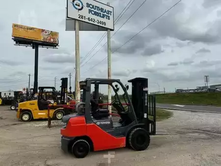 Propane Forklifts 2016  Toyota 8FGU25 (1)