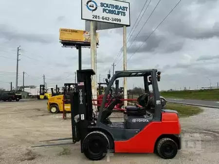 Propane Forklifts 2016  Toyota 8FGU25 (4)