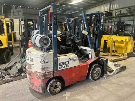 Propane Forklifts 1999  Nissan CPJ02A25PV (1)
