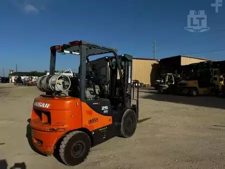 Propane Forklifts 2010  Doosan G25E-5 (2)