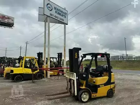 Propane Forklifts 2019  Yale GLC060VX (5)