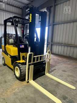 Propane Forklifts 2014  Yale GLP050VX (2)