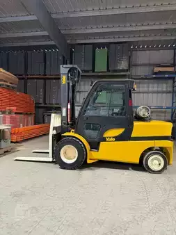 Propane Forklifts 2021  Yale GLP100VX (1)