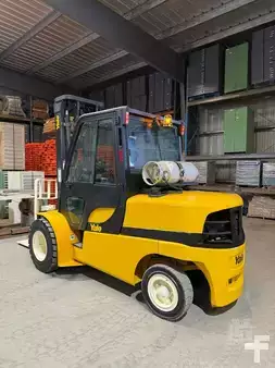 Propane Forklifts 2021  Yale GLP100VX (2)