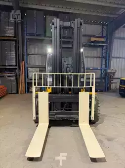 Propane Forklifts 2021  Yale GLP100VX (4)