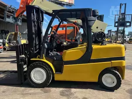 Propane Forklifts 2011  Yale GLP100VX (1)