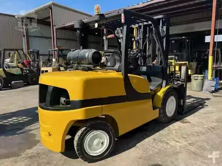 Propane Forklifts 2011  Yale GLP100VX (2)