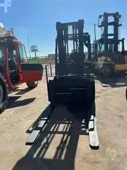 Propane Forklifts 2011  Yale GLP100VX (3)