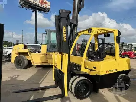 Propane Forklifts 2011  Hyster H80FT (1)
