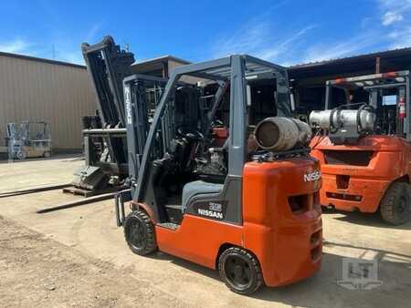 Propane Forklifts 2014  Nissan MCP1F2A25LV (3)