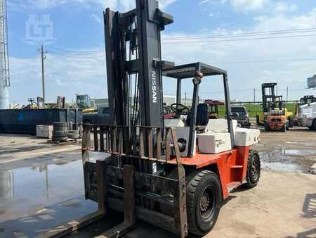 Diesel Forklifts 1998  Nissan VF05H70V (2)