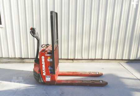 Electric Pallet Trucks 2012  Raymond 102TF45L (1)