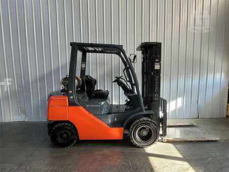 Propane Forklifts 2017  Toyota 8FGU25 (1)