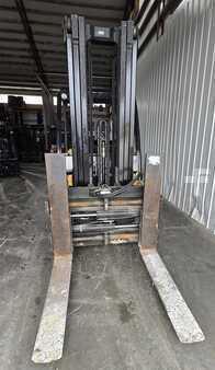 Propane Forklifts 2008  Yale GLP120VX (5)