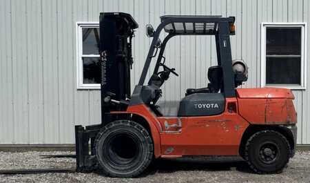 4 Wheels 2001  Toyota 7FGU45 (2)