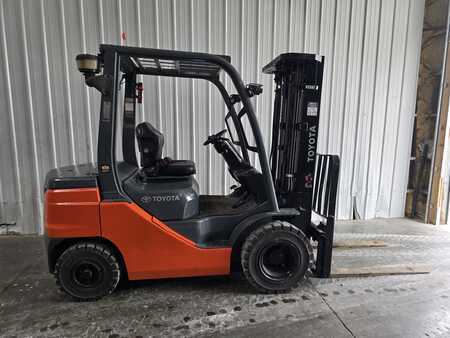 Carretilla elevadora diésel 2021  Toyota 8FDU25 (2)