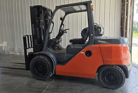 Carretilla elevadora GLP 2015  Toyota 8FG45U (1)