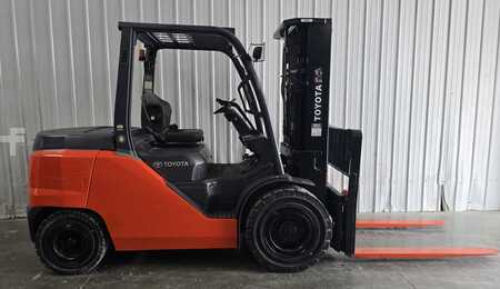 Container Handlers 2017  Toyota 8FD45U (1)