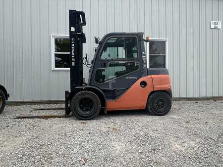 Diesel Forklifts 2014  Toyota 8FD40U (2)