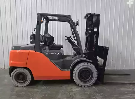 Propane Forklifts 2018  Toyota 8FG45U (1)