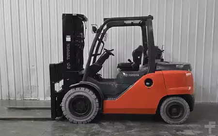 Propane Forklifts 2018  Toyota 8FG45U (2)