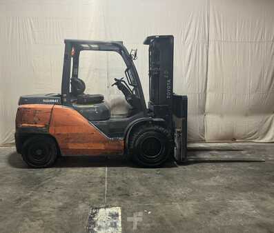 Container Handlers 2014  Toyota 8FD45U (1)