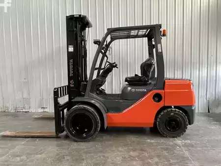 Montacargas diésel 2016  Toyota 8FDU30 (2)
