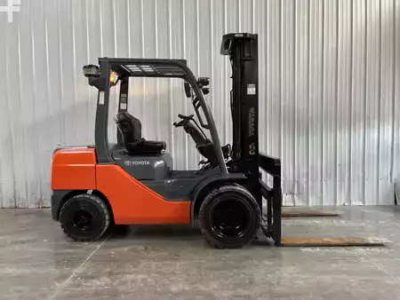 Montacargas diésel 2016  Toyota 8FDU30 (1)