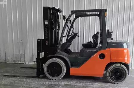 Propane Forklifts 2015  Toyota 8FG35U (2)