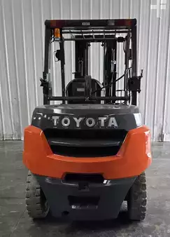 Propane Forklifts 2015  Toyota 8FG35U (3)